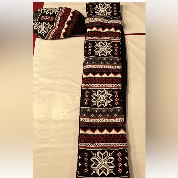 New SNOWFLAKE MukLuks Hat LOOP Scarf SET RED BLACK Knit Fair Isle ARCTIC Snow OS - Picture 5 of 10